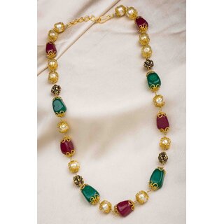 Single Layer Pearl Necklace with Red and Green Beads Single Layer Pearl Necklace with Red and Green Beads