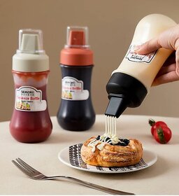 2 Pcs Squeeze Bottle Condiment Dispenser - Hot Sauce Refillable Five Hole Container With Lid - Squirt Bottle for Ketchup and Sauces