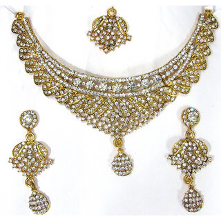                       Wow White Stone Necklace Set                                              