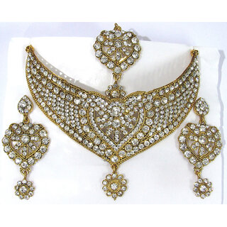                       White Stone Flower Drop Necklace Set                                              