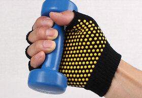 Anti slip anti skid Fingerless Gym Gloves for Yoga,pilates Pull-ups, Weightlifting and Fitness