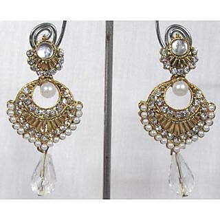                       White stone pearl earring                                              