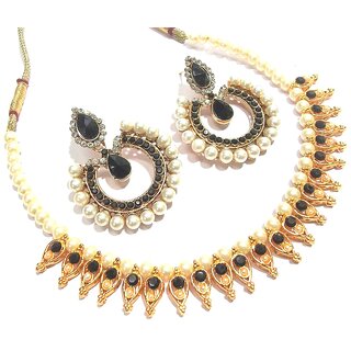 Black pearl leaf tilak Polki necklace set Black pearl leaf tilak Polki necklace set