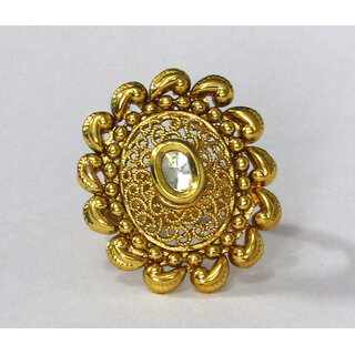                       Golden Oval Shape Single Stone Ring                                              