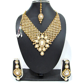                       White Pearl Kundan Flower Necklace Set                                              