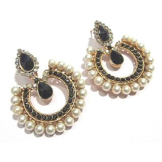                       Black stone tilak pearl polki earrings                                              