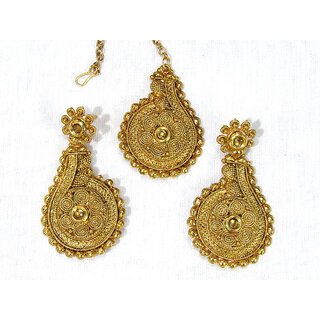 Golden Snail Earring with Maang Tikka Golden Snail Earring with Maang Tikka