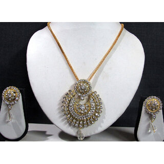                       Golden White Sun Pendant Set                                              