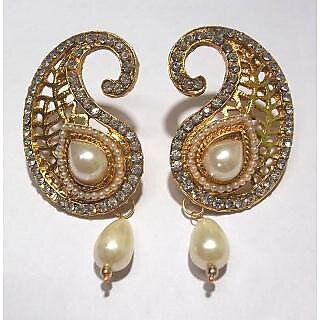 Golden pearl drop tops earring Golden pearl drop tops earring
