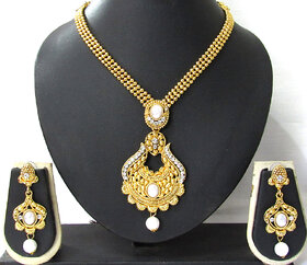 Golden Beautiful pendant necklace set