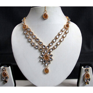                       Brown Flower Pendant Kundan Necklace Set                                              