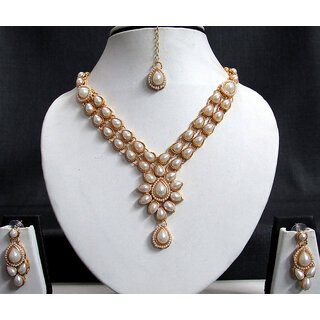                       White Pearl Flower Pendant Kundan Necklace Set                                              