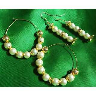 Set of 2 golden flower pearl hoops earrings Set of 2 golden flower pearl hoops earrings