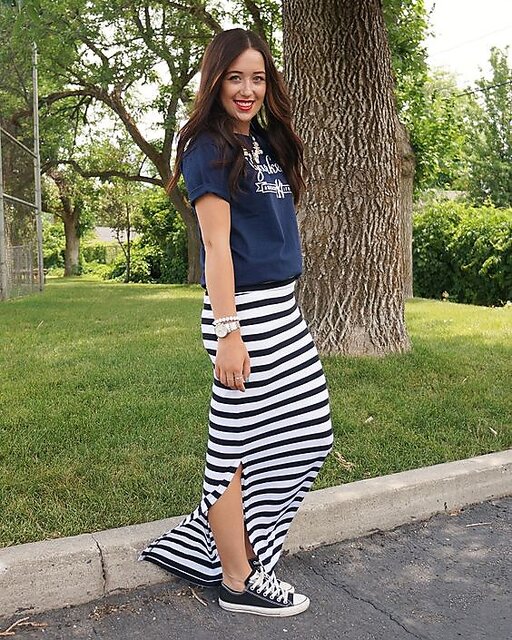 Black and white shop striped skirt online india