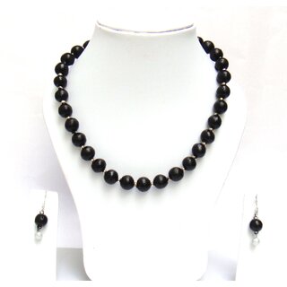                       Black Necklace Set and Earrings (Terracotta)                                              