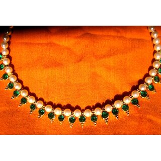                       Dark green beads pearl necklace                                              