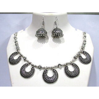                       5 round pendant silver fancy necklace set                                              