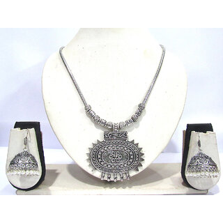 Silver Oxsided Oval Pendant Necklace Set Silver Oxsided Oval Pendant Necklace Set