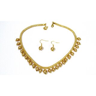                       Pearl Drop Golden Chain Necklace Set                                              
