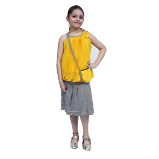 Moment Trend yellow skirt top