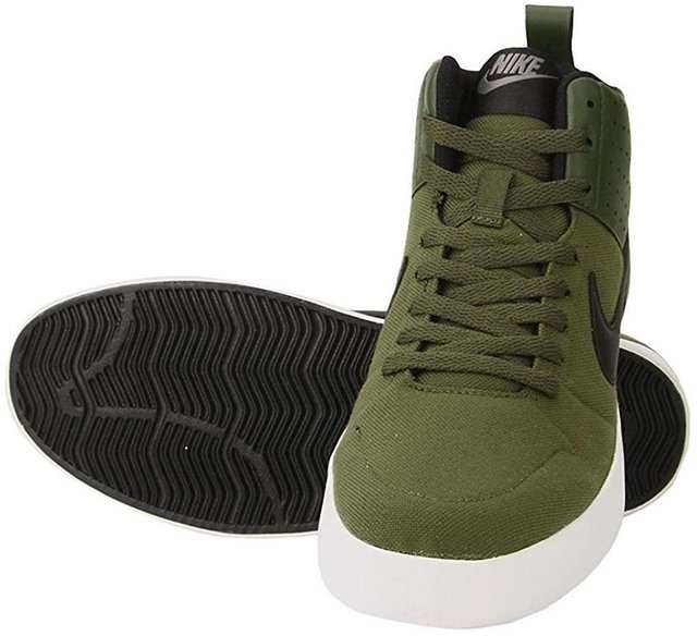 green colour nike shoes