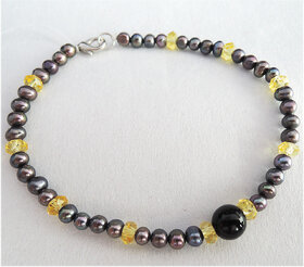 Dyed Freshwater Pearl  bracelet With onyx bead in centre adorn with fancy beads, Secure with metal clasp