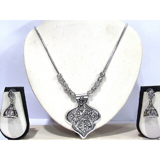                       Jodhpuri  silver pendant necklace set                                              