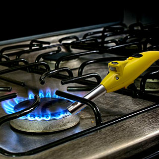 Gas stove with inbuilt lighter clearance