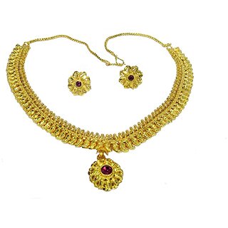                       Golden Short Leaf Layer Pendant Necklace Set                                              