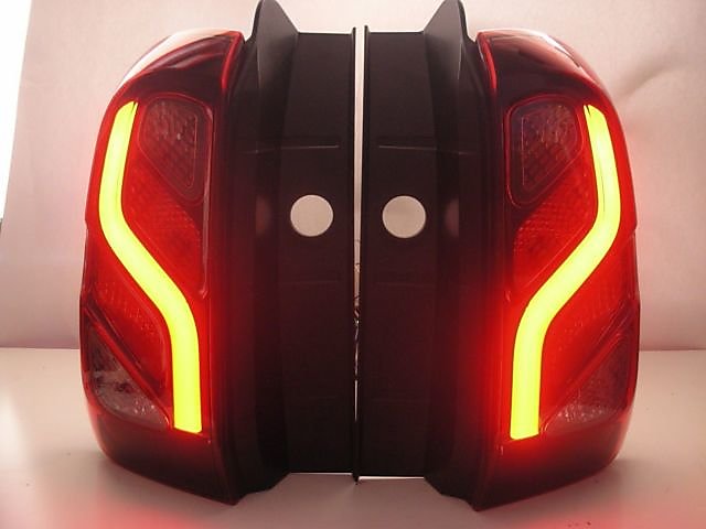 Renault duster deals tail light cover